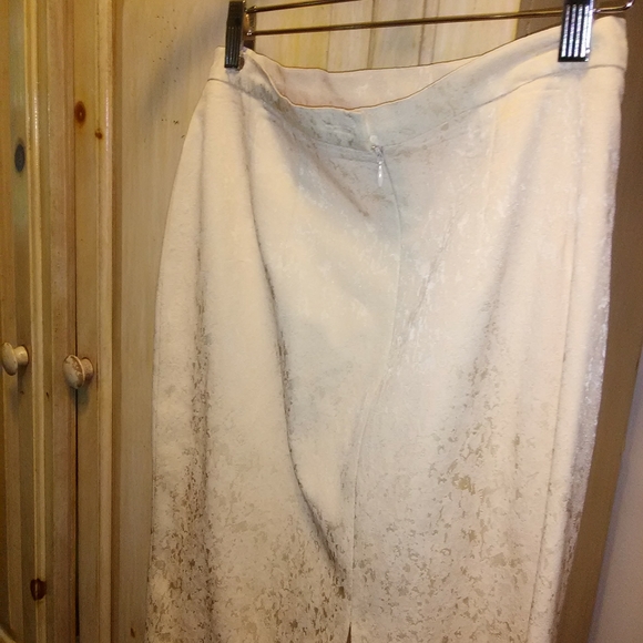 Lauren Taylor Suit - Picture 3 of 4